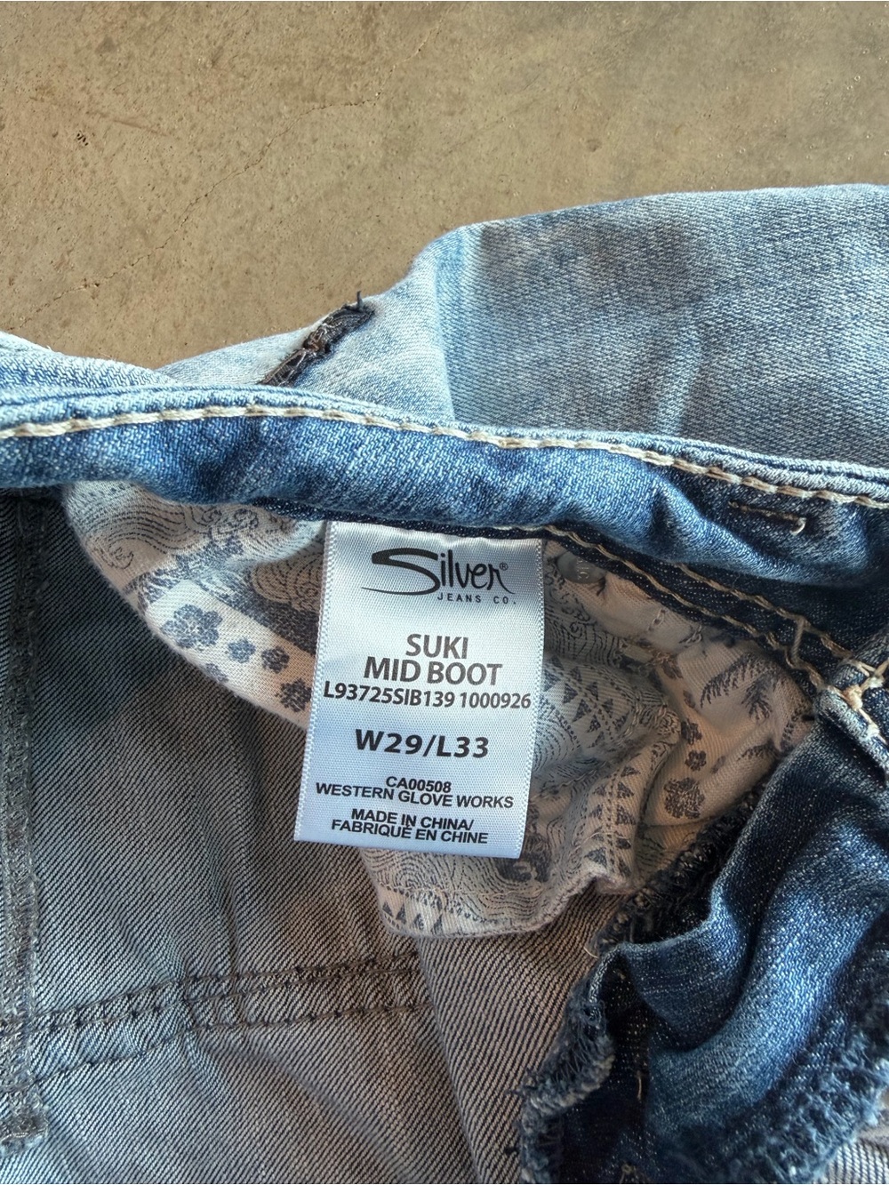 Silver Jeans Light Wash Women’s Straight Jeans - Picture 3 of 5